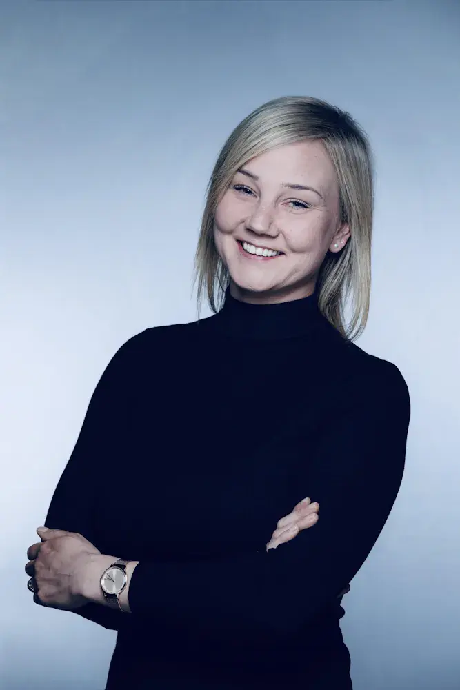 Paula Director of Sales DE