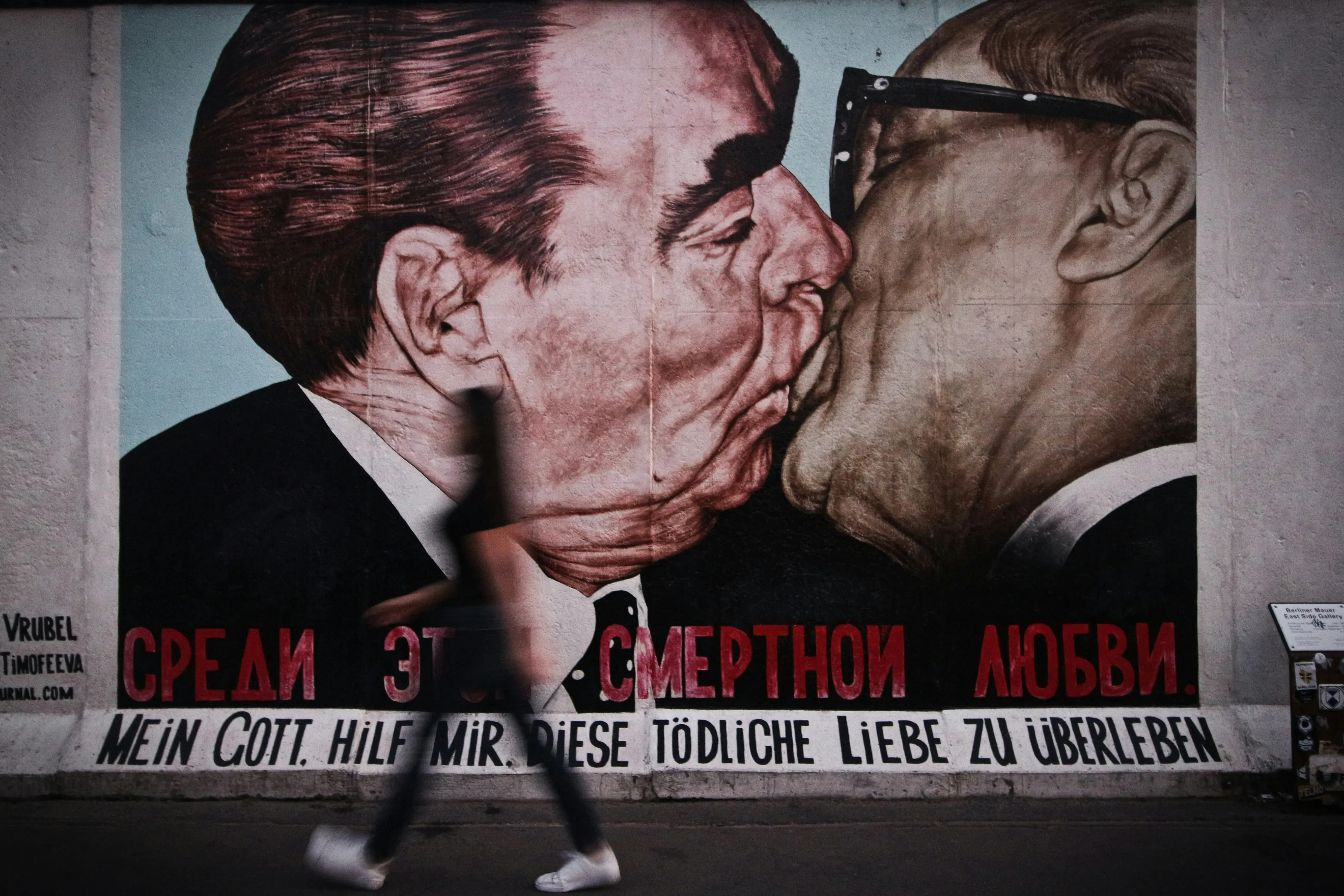 Art with two men kissing
